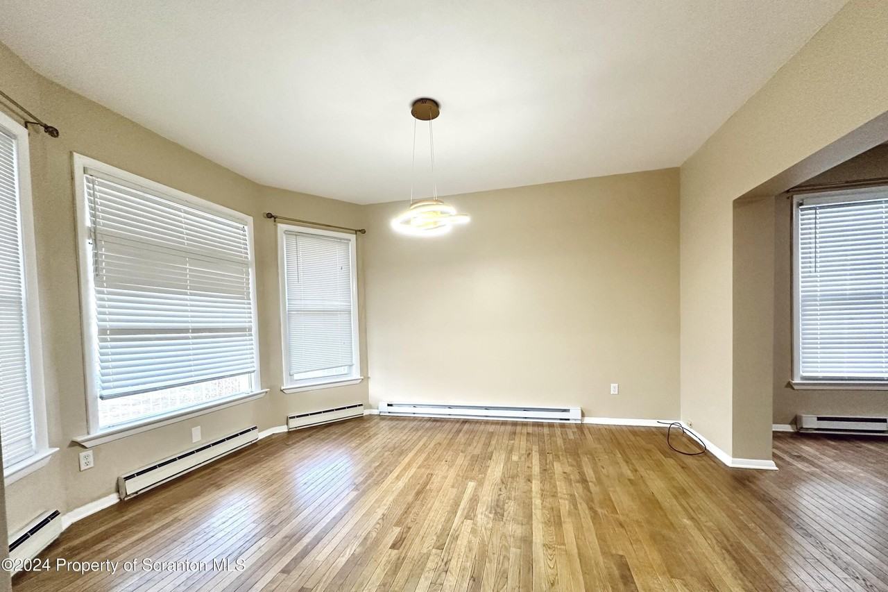 1548 Monsey Ave - Photo 6 of 26