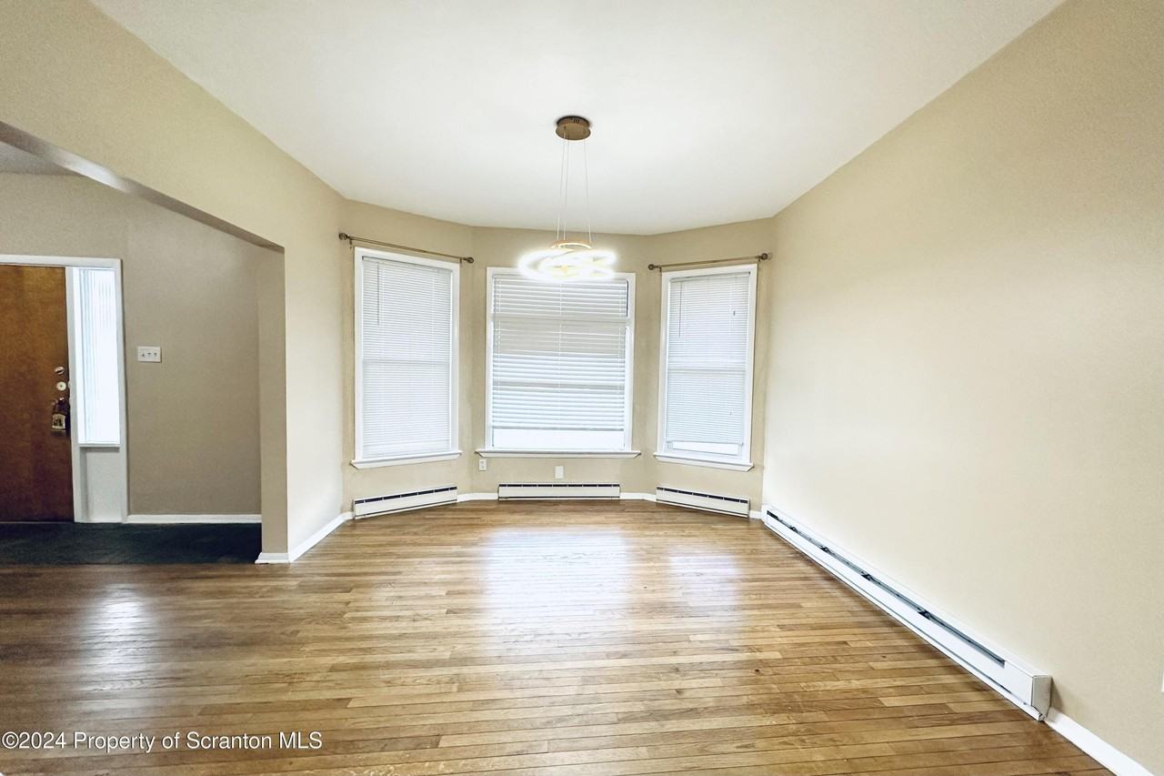 1548 Monsey Ave - Photo 7 of 26