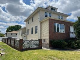 featured image of 236 Franklin St #1