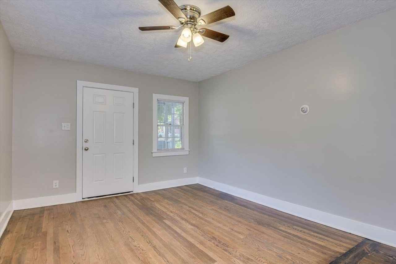 605 Jefferson Dr - Photo 2 of 15