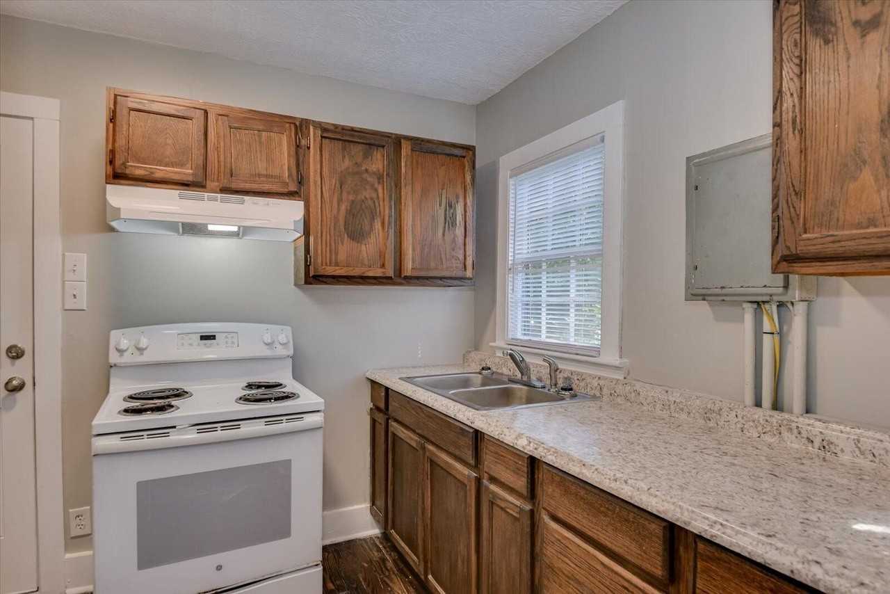 605 Jefferson Dr - Photo 6 of 15