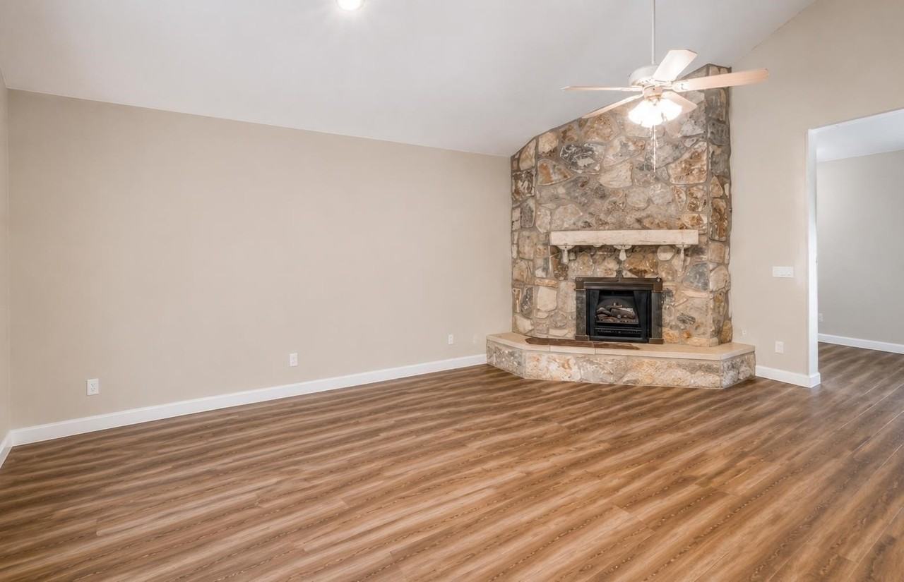 120 Meadowlakes Dr - Photo 2 of 19