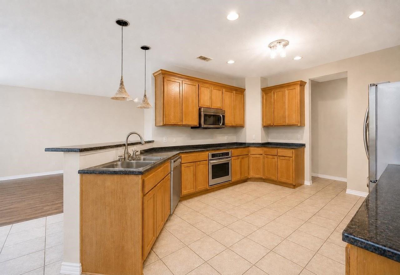 120 Meadowlakes Dr - Photo 3 of 19