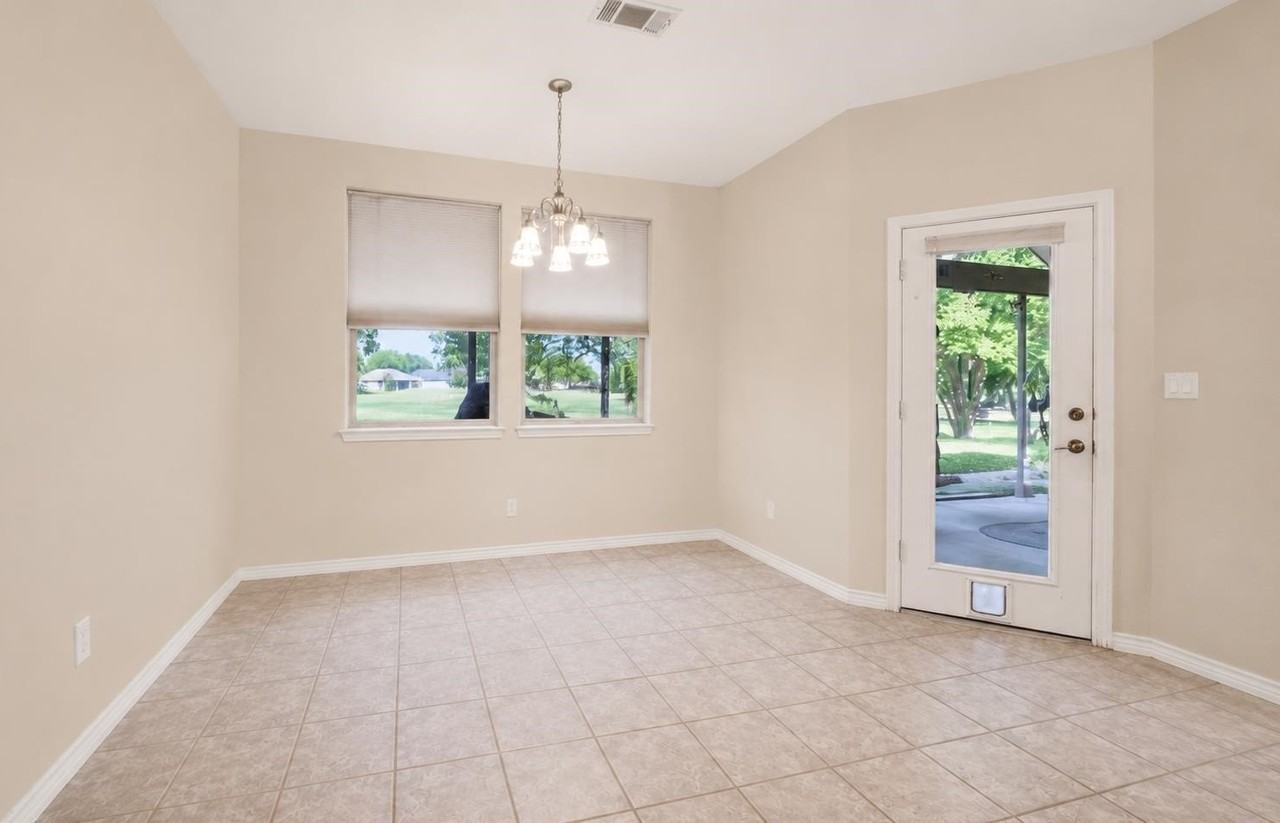 120 Meadowlakes Dr - Photo 4 of 19