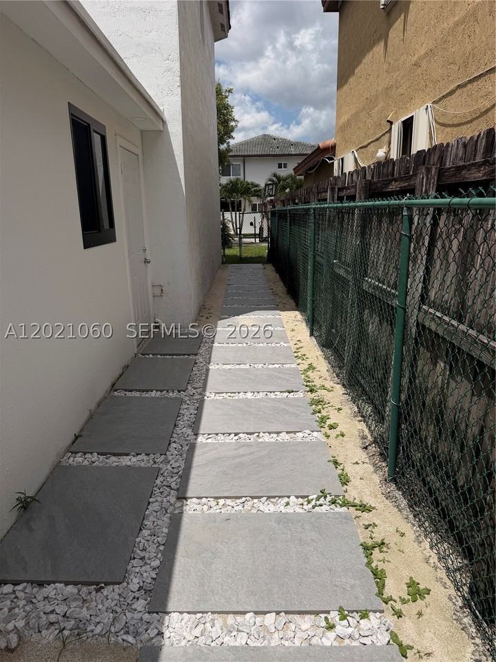 16536 Sw 54th St #1 - Photo 5 of 14