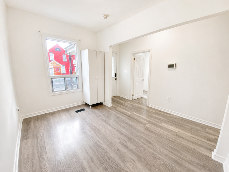 227 Catharine St N - Photo 3 of 10