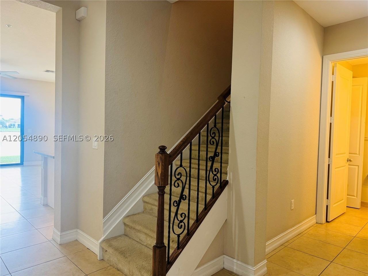1409 Sw 113th Ave - Photo 3 of 31