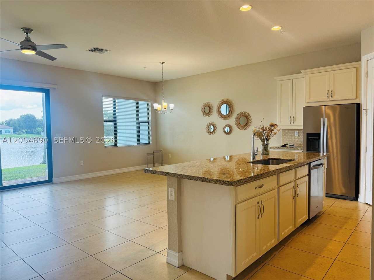 1409 Sw 113th Ave - Photo 5 of 31