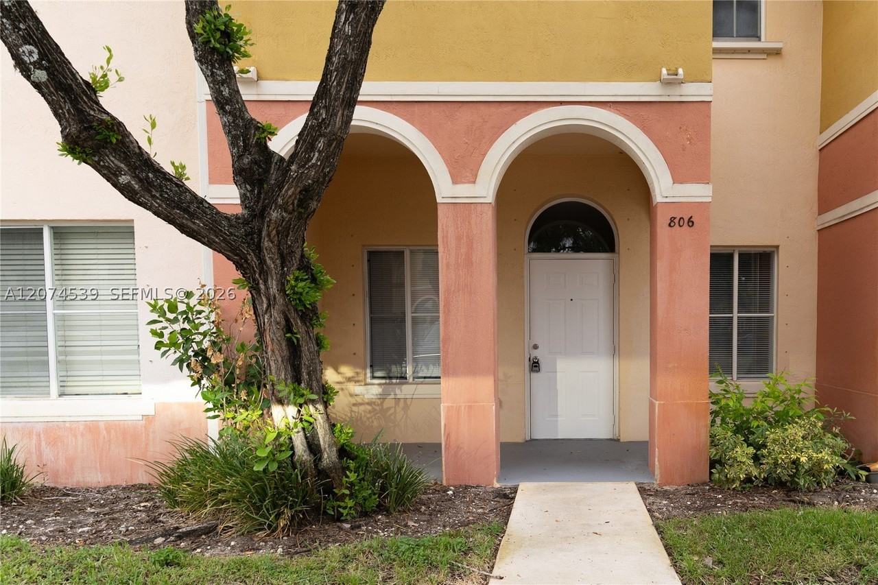 806 N Santa Catalina Cir