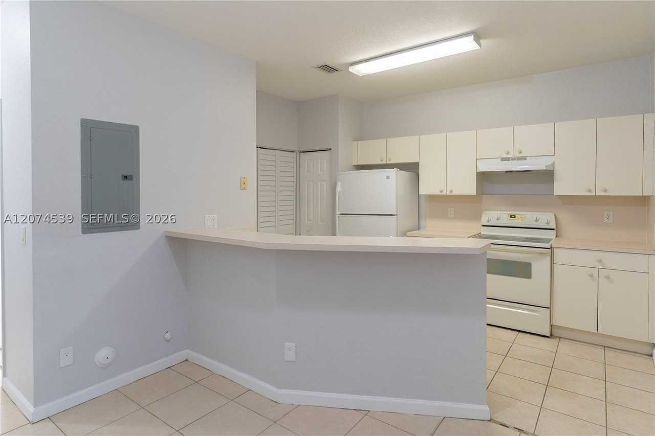 806 N Santa Catalina Cir - Photo 4 of 28
