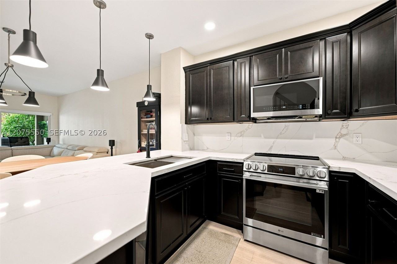 355 Sw 121st Ave #355 - Photo 3 of 25