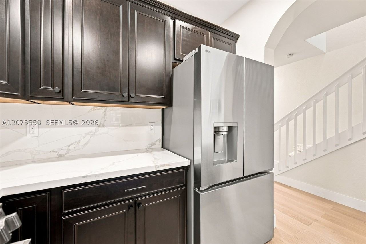 355 Sw 121st Ave #355 - Photo 4 of 25