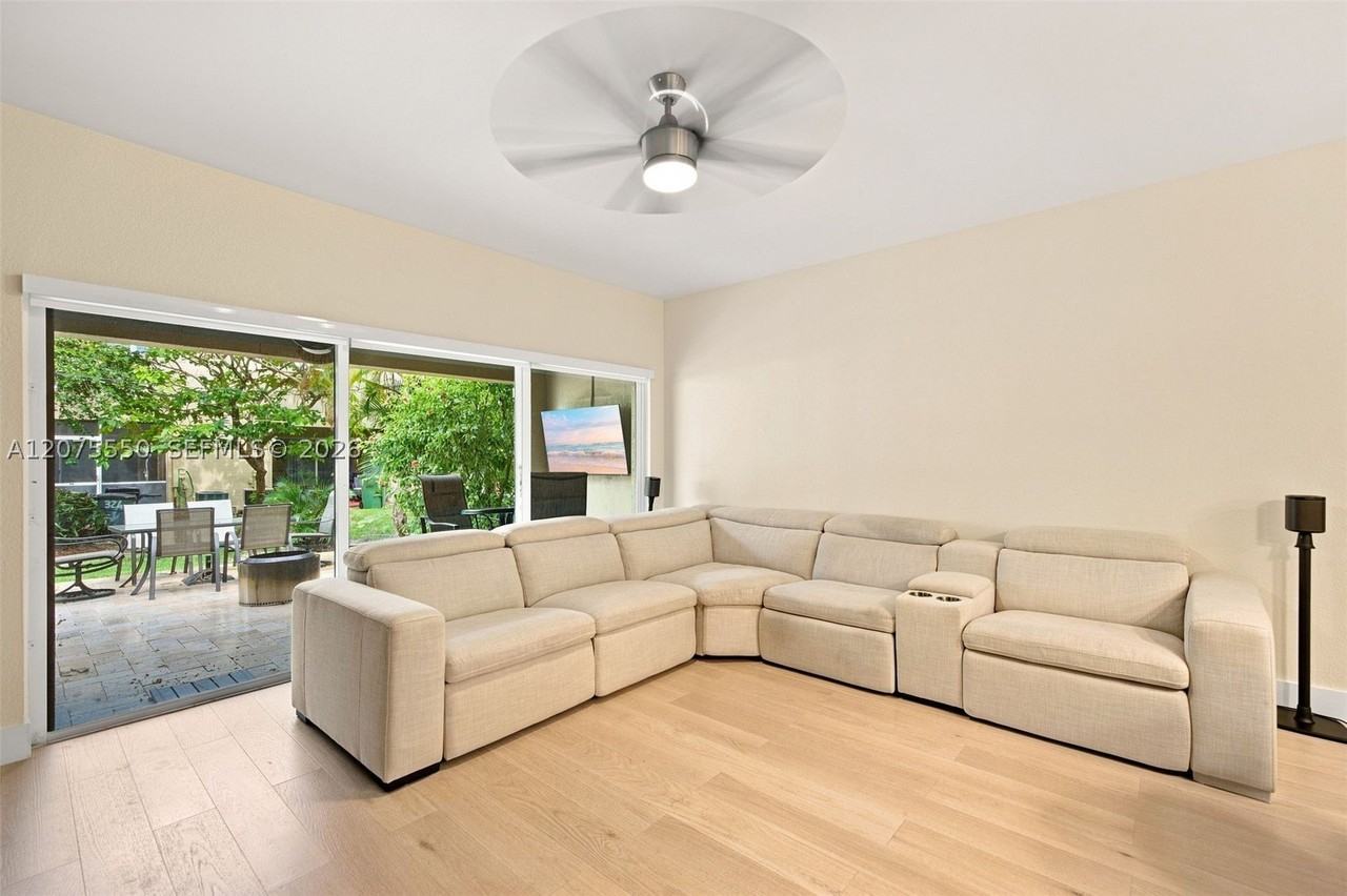 355 Sw 121st Ave #355 - Photo 6 of 25