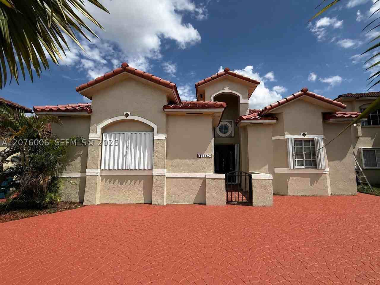 15957 Sw 54th Ter - Photo 2 of 29
