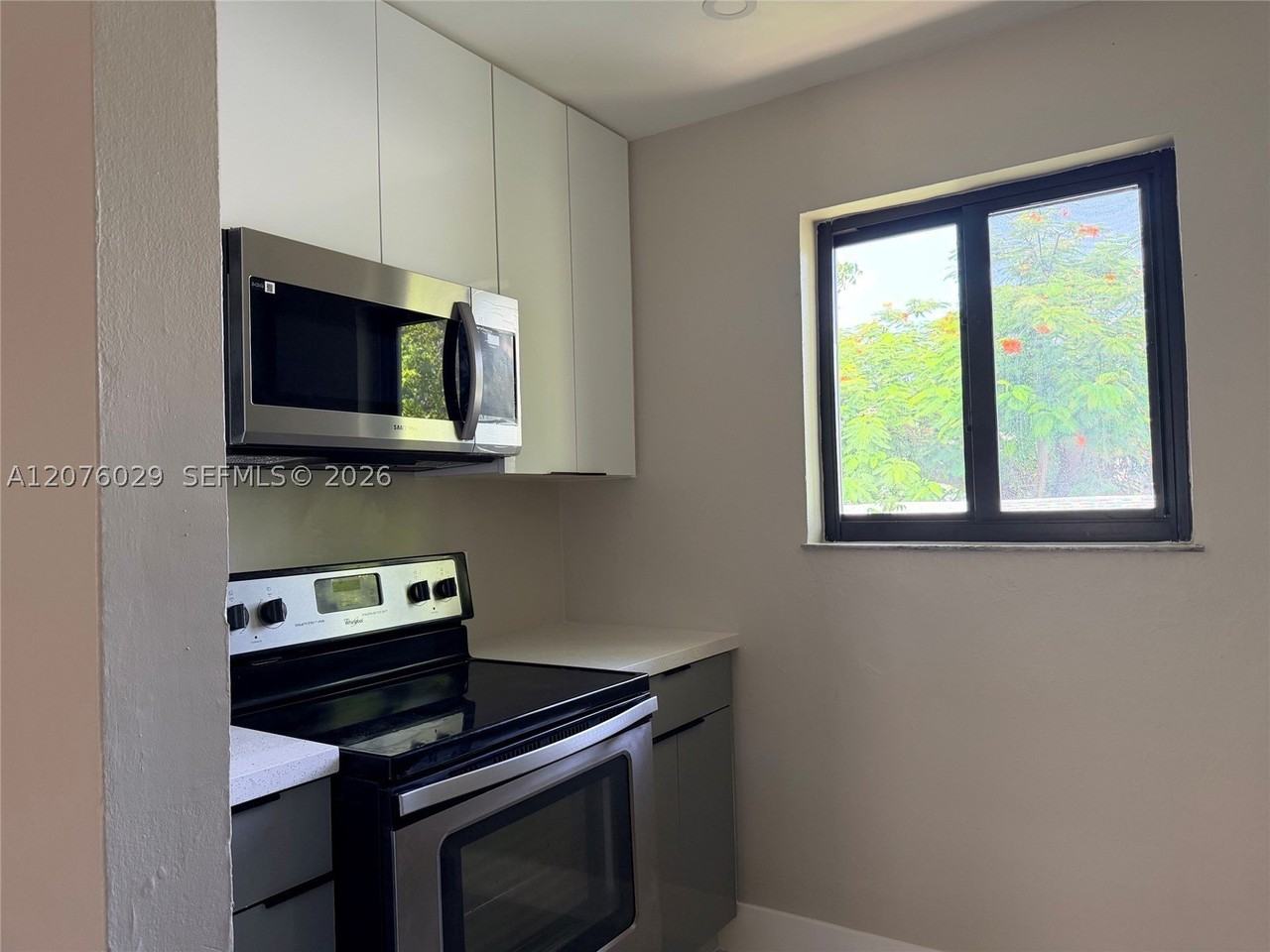 93 Ne 59th St #3 - Photo 3 of 3