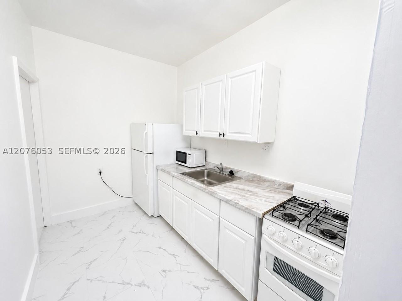 500 E 54th St #B - Photo 3 of 9