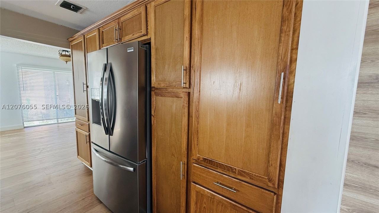 230 Nw 7th Ave - Photo 7 of 23