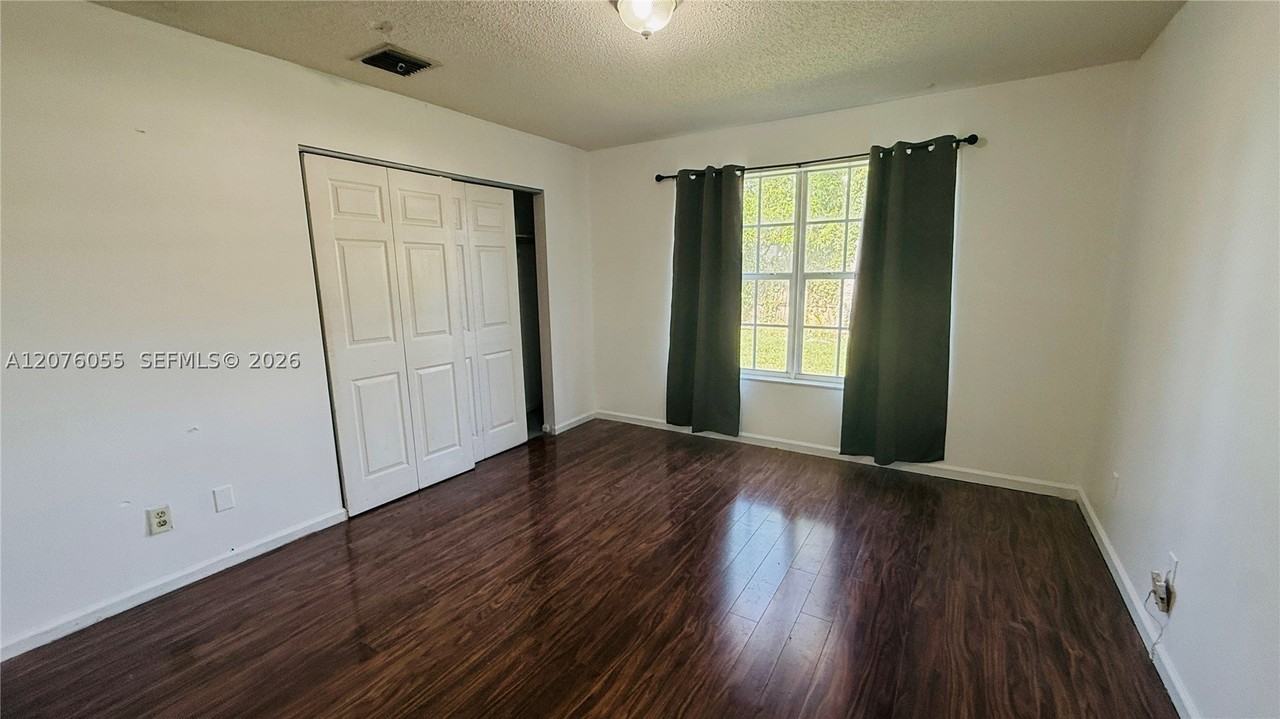230 Nw 7th Ave - Photo 4 of 23