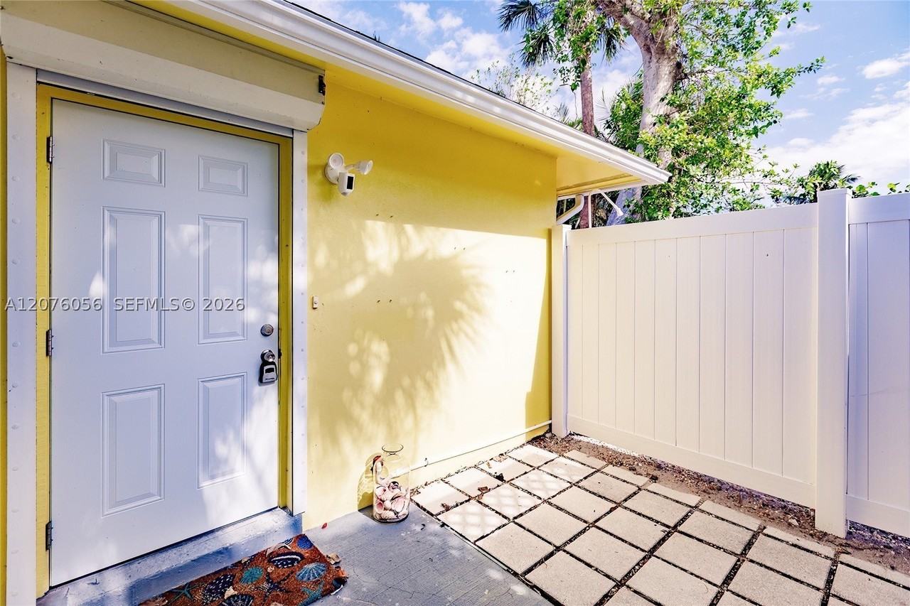 1942 Roseate Ln - Photo 3 of 40