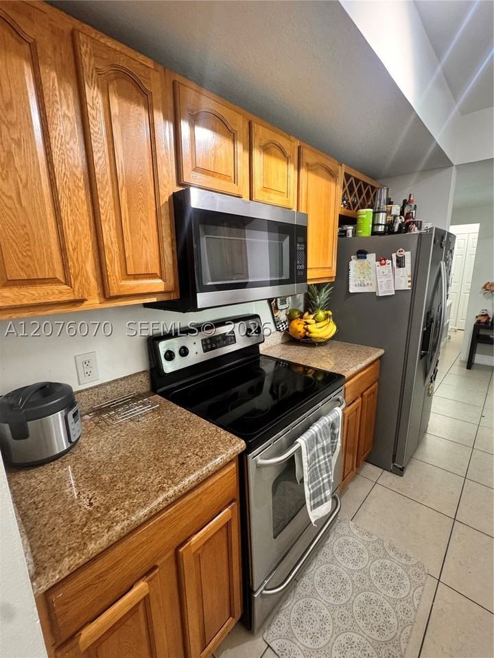 4242 Nw 2nd St #808 - Photo 4 of 22