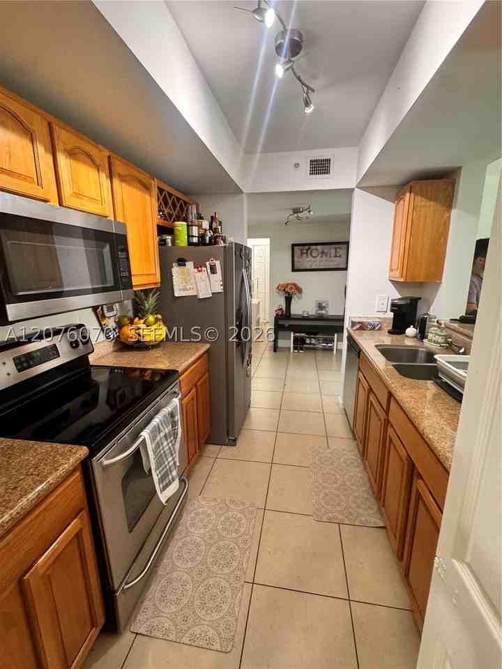 4242 Nw 2nd St #808 - Photo 5 of 22