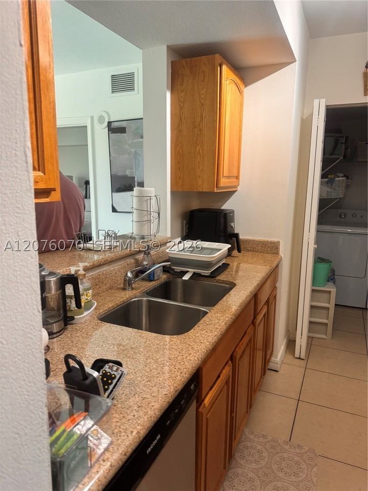 4242 Nw 2nd St #808 - Photo 7 of 22