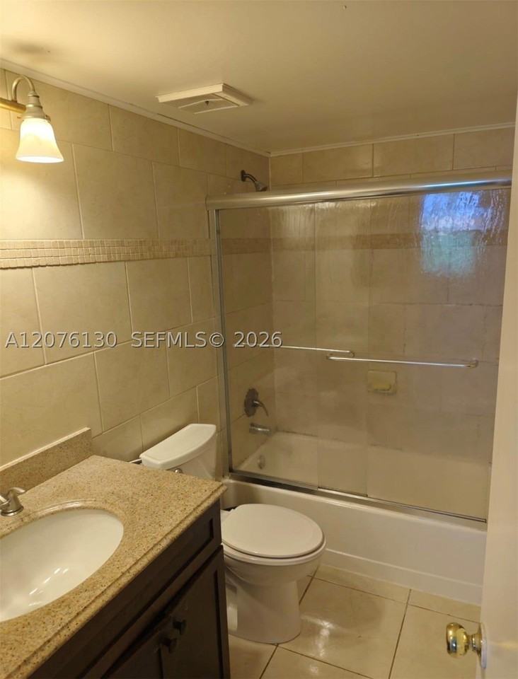 1269 Sw 46th Ave #2408 - Photo 4 of 7