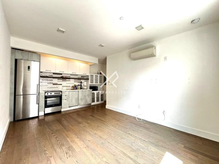 806 Saint Johns Pl - Photo 2 of 10