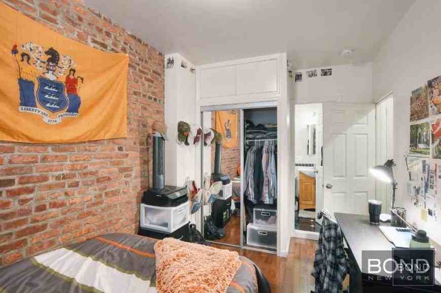 132 Ludlow St - Photo 2 of 7