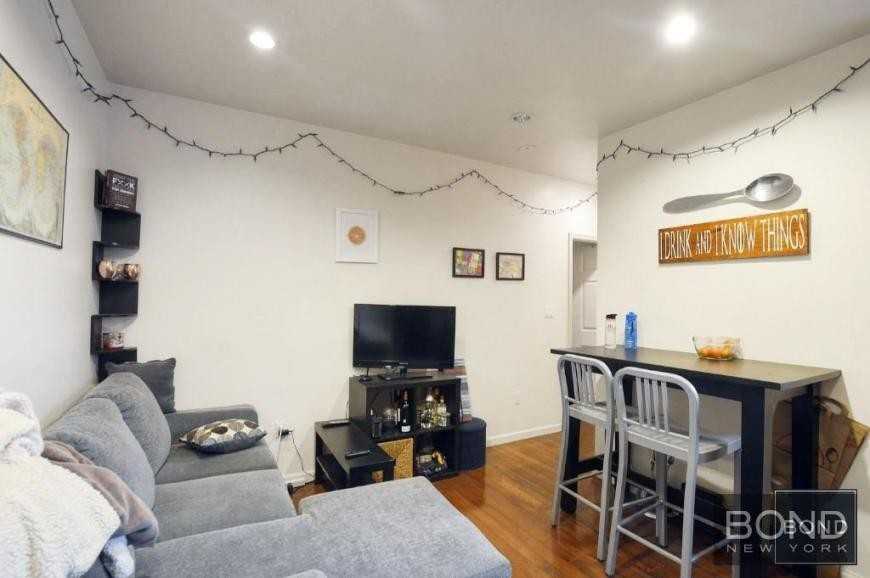 132 Ludlow St - Photo 3 of 7