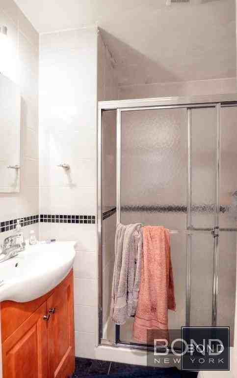132 Ludlow St - Photo 6 of 7