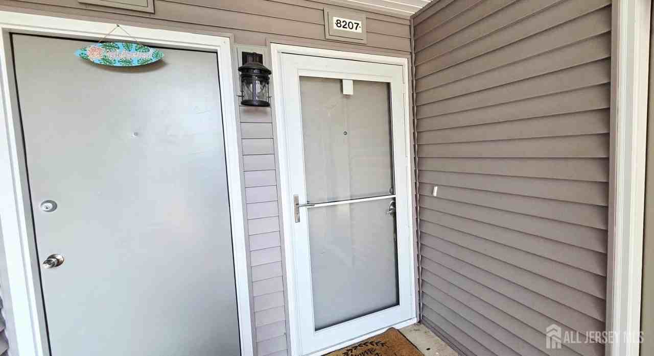 8207 Tamarron Dr - Photo 2 of 15