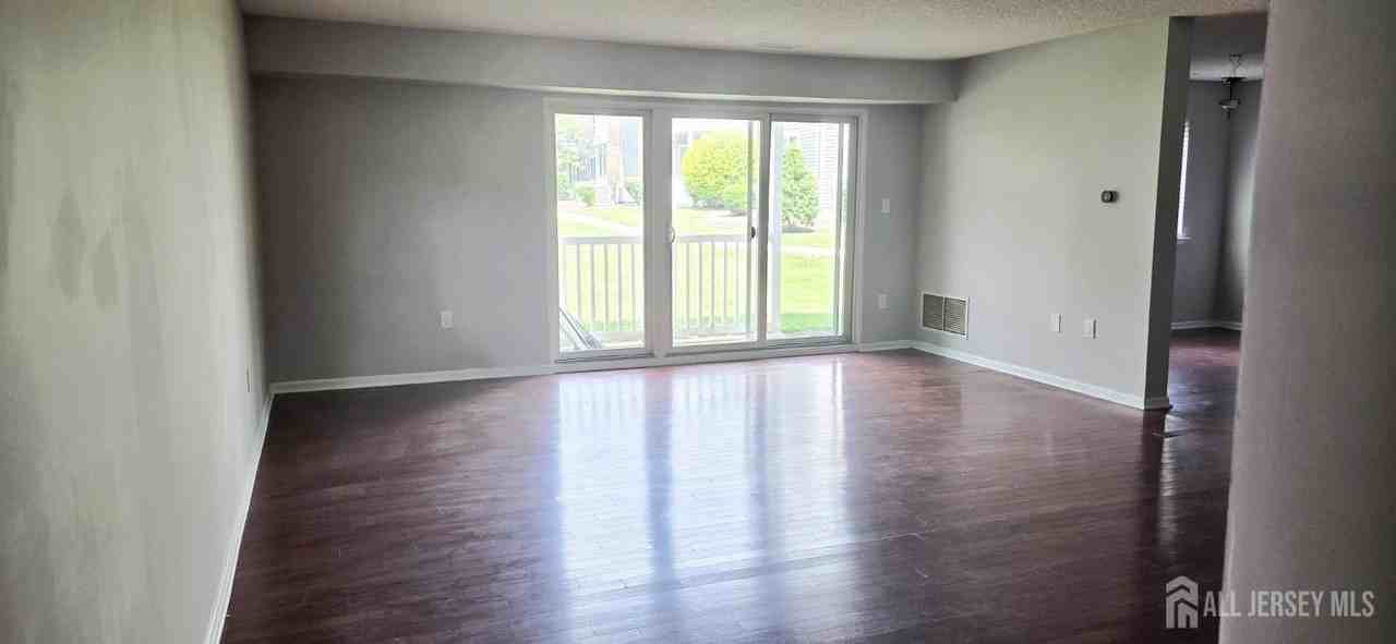8207 Tamarron Dr - Photo 3 of 15