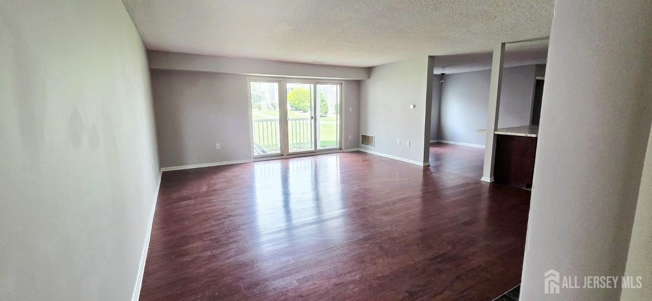 8207 Tamarron Dr - Photo 4 of 15