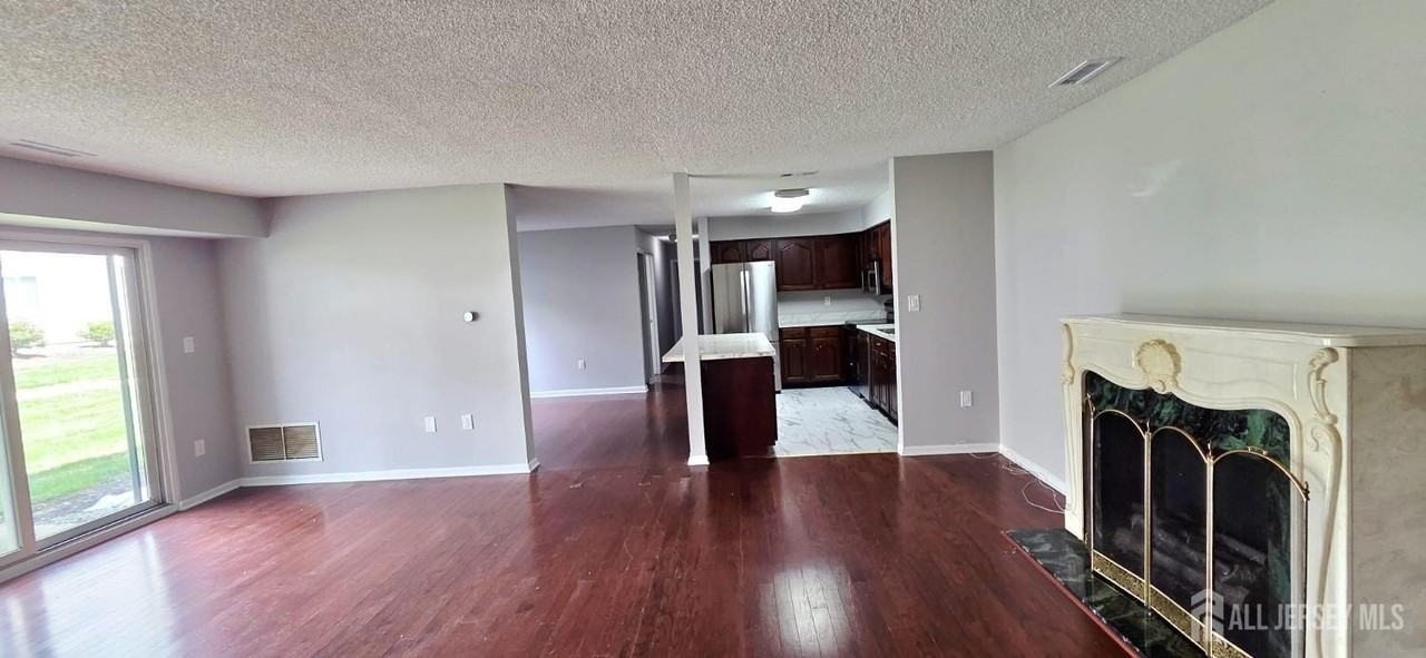 8207 Tamarron Dr - Photo 5 of 15