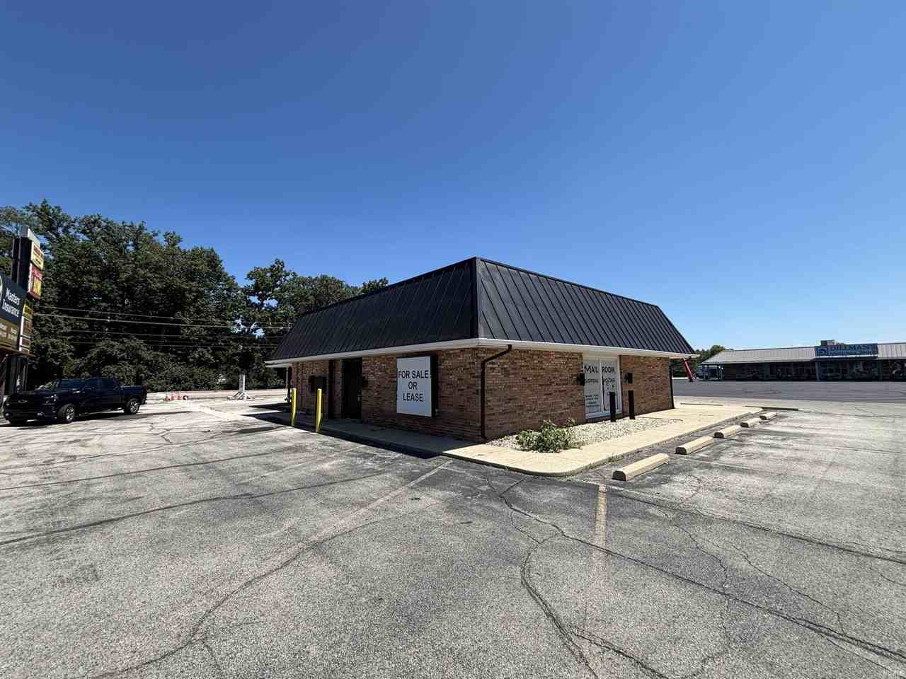 4801 N Wheeling Ave - Photo 2 of 10
