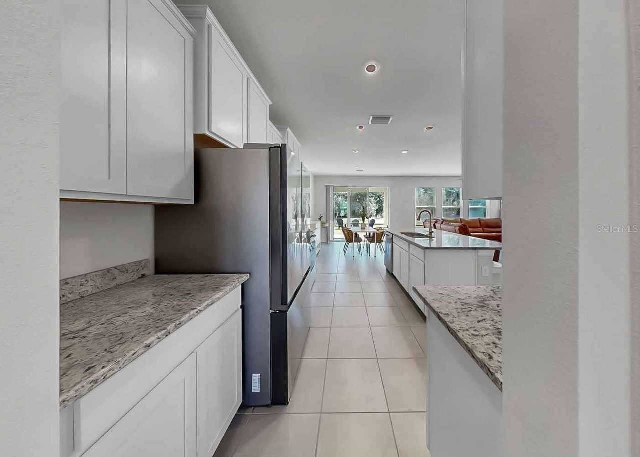 16454 Woodside Gln - Photo 4 of 49