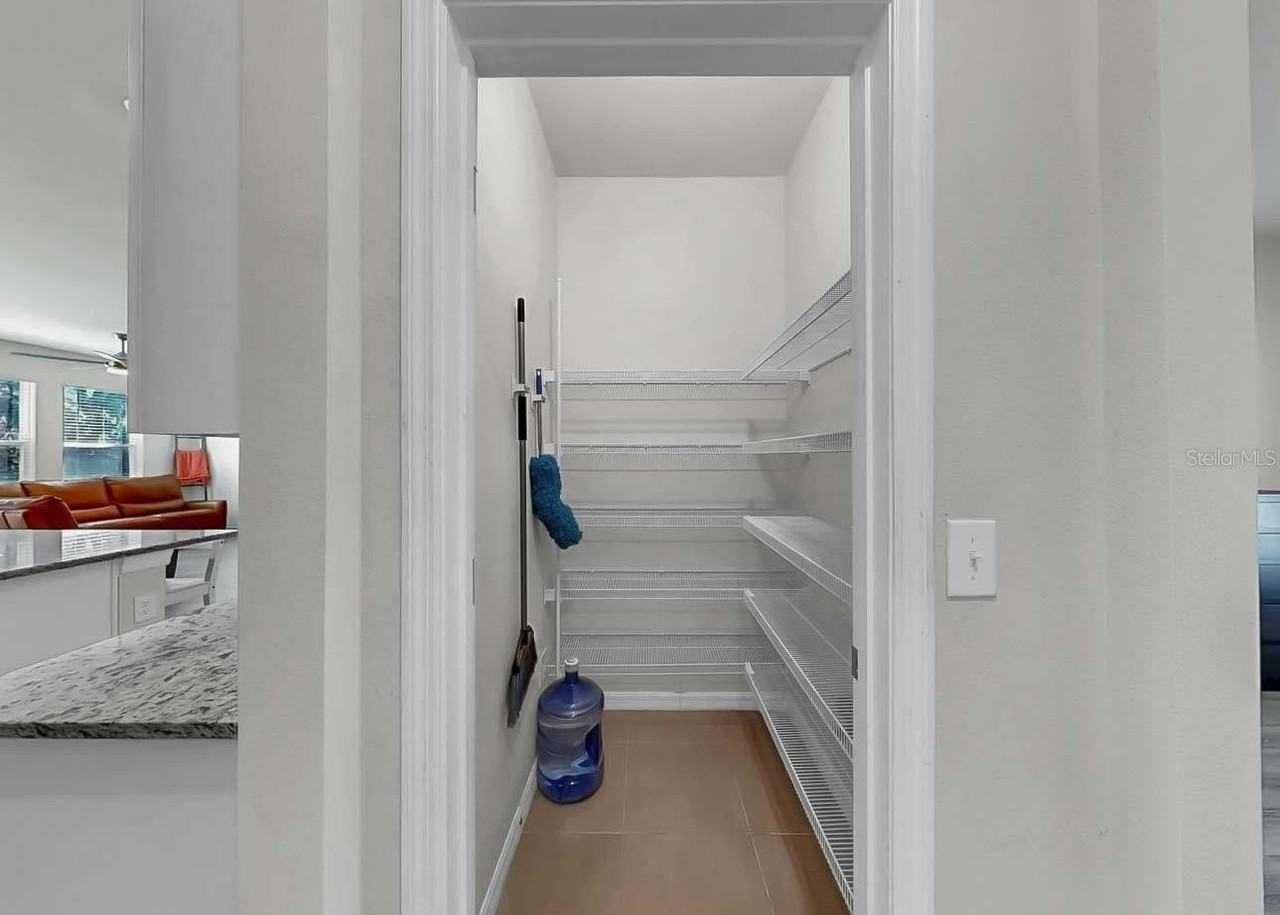 16454 Woodside Gln - Photo 5 of 49