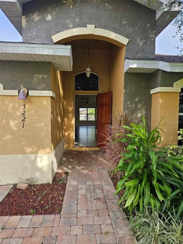 3221 Sw Santa Barbara Pl - Photo 2 of 4