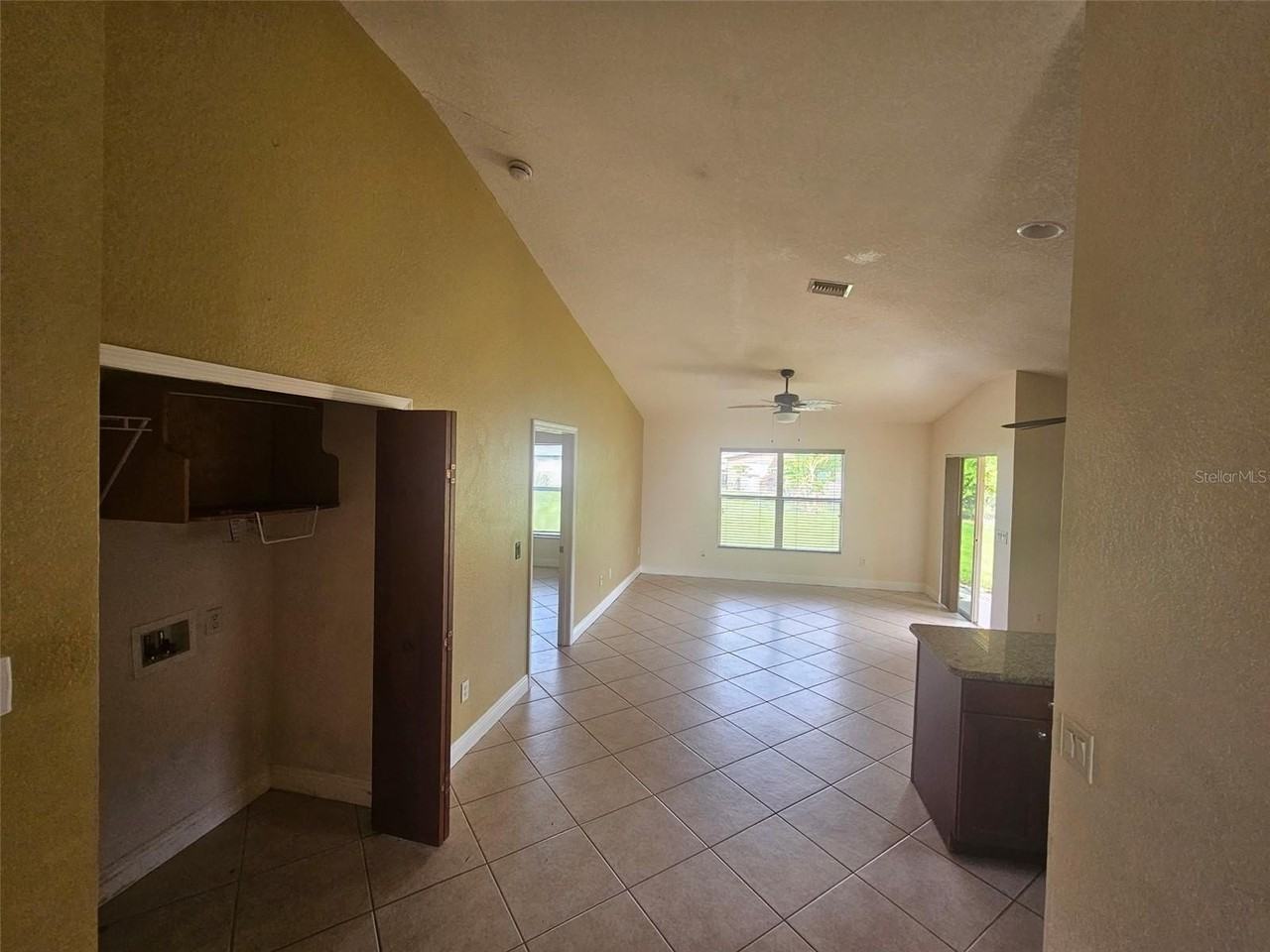 3221 Sw Santa Barbara Pl - Photo 4 of 4