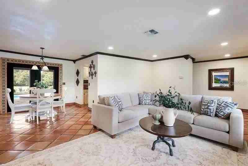 2077 Racimo Dr - Photo 7 of 12