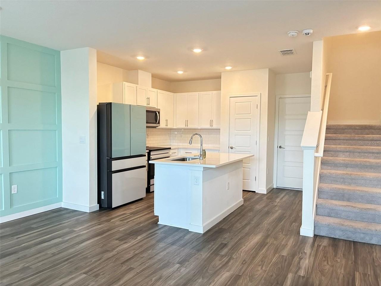 553 John L Mica Way - Photo 4 of 28