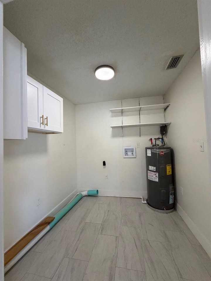 2711 Willow Run - Photo 3 of 30