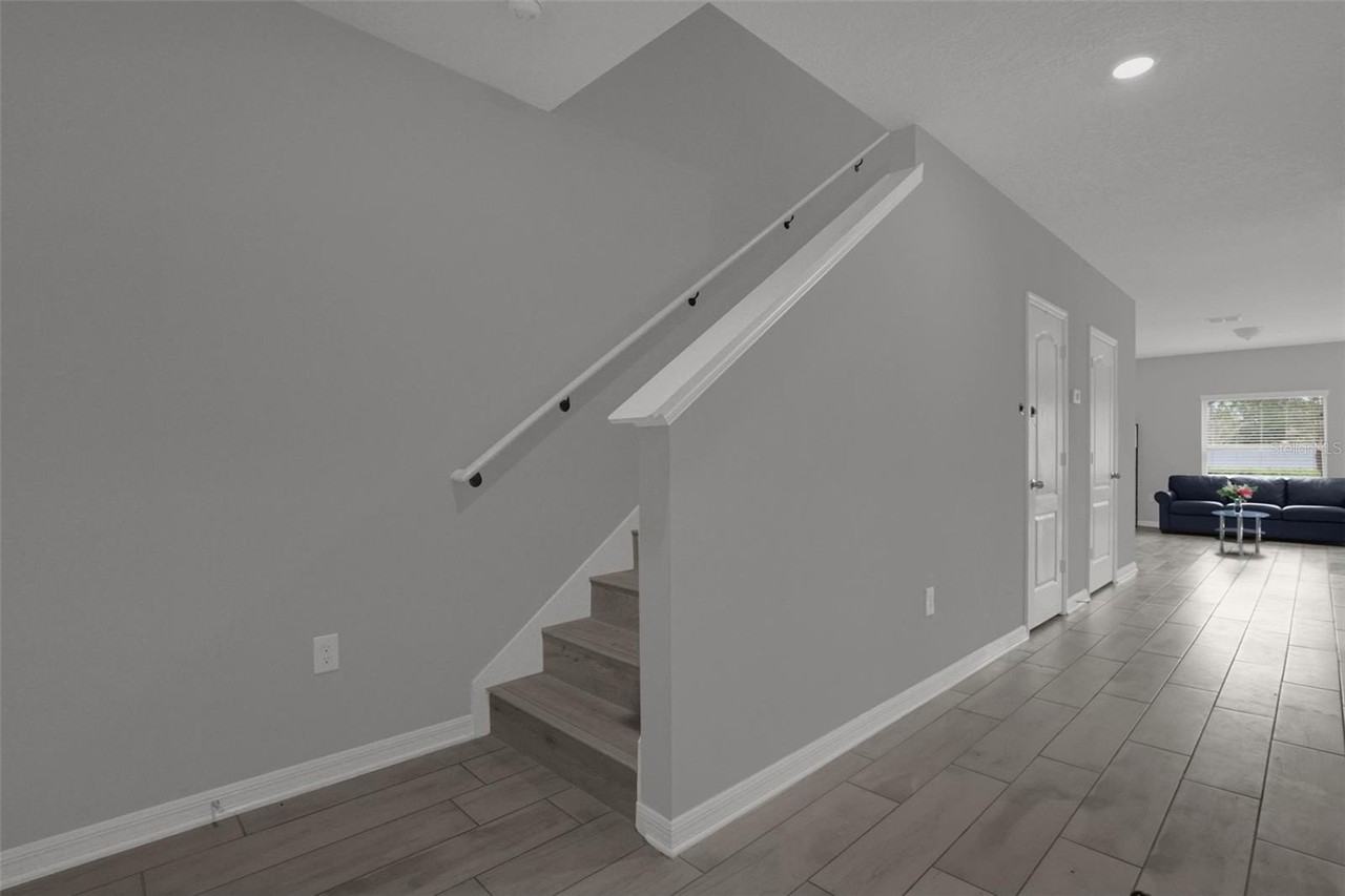 242 Cedar Bark Ln - Photo 4 of 38