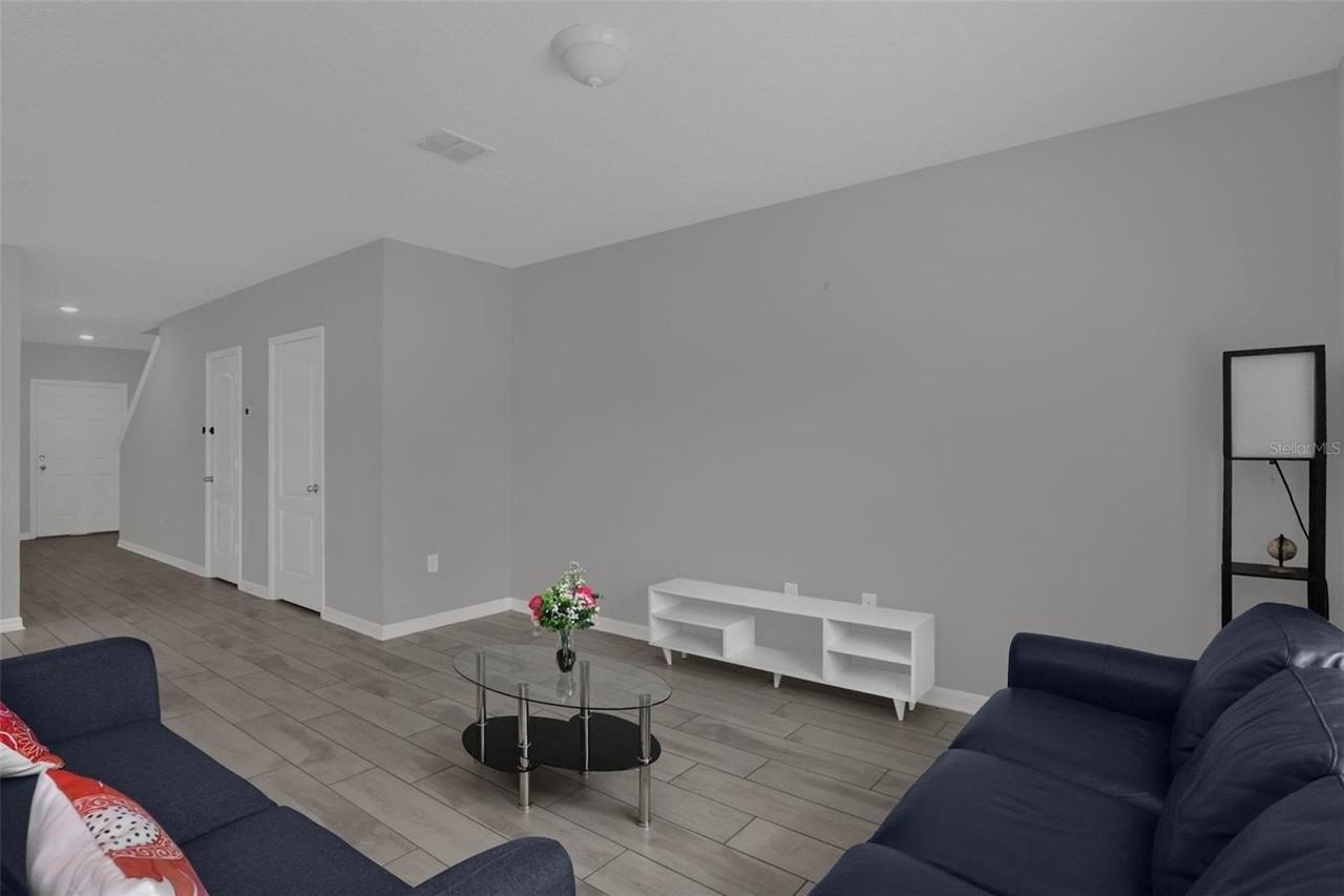 242 Cedar Bark Ln - Photo 5 of 38