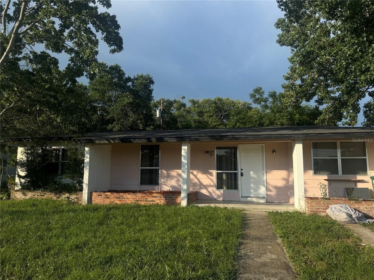 589 E Normandy Blvd - Photo 4 of 14