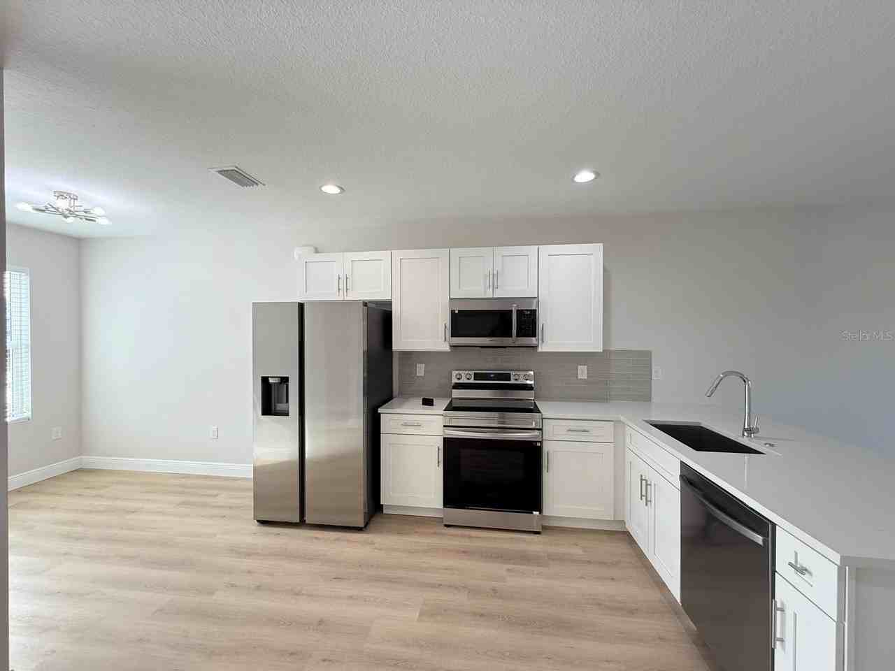 10336 Pendleton Ave - Photo 3 of 12