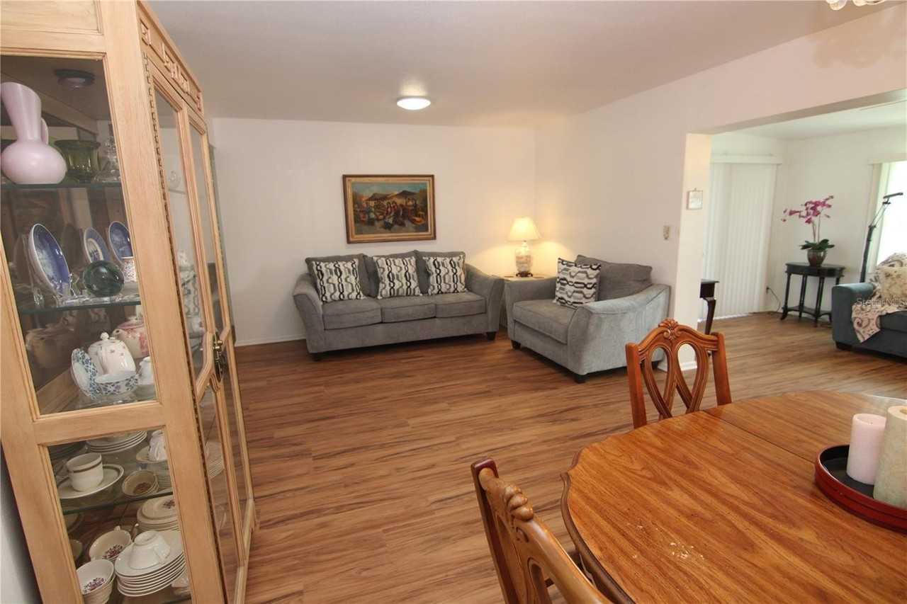 810 Oakmont Ave - Photo 2 of 20