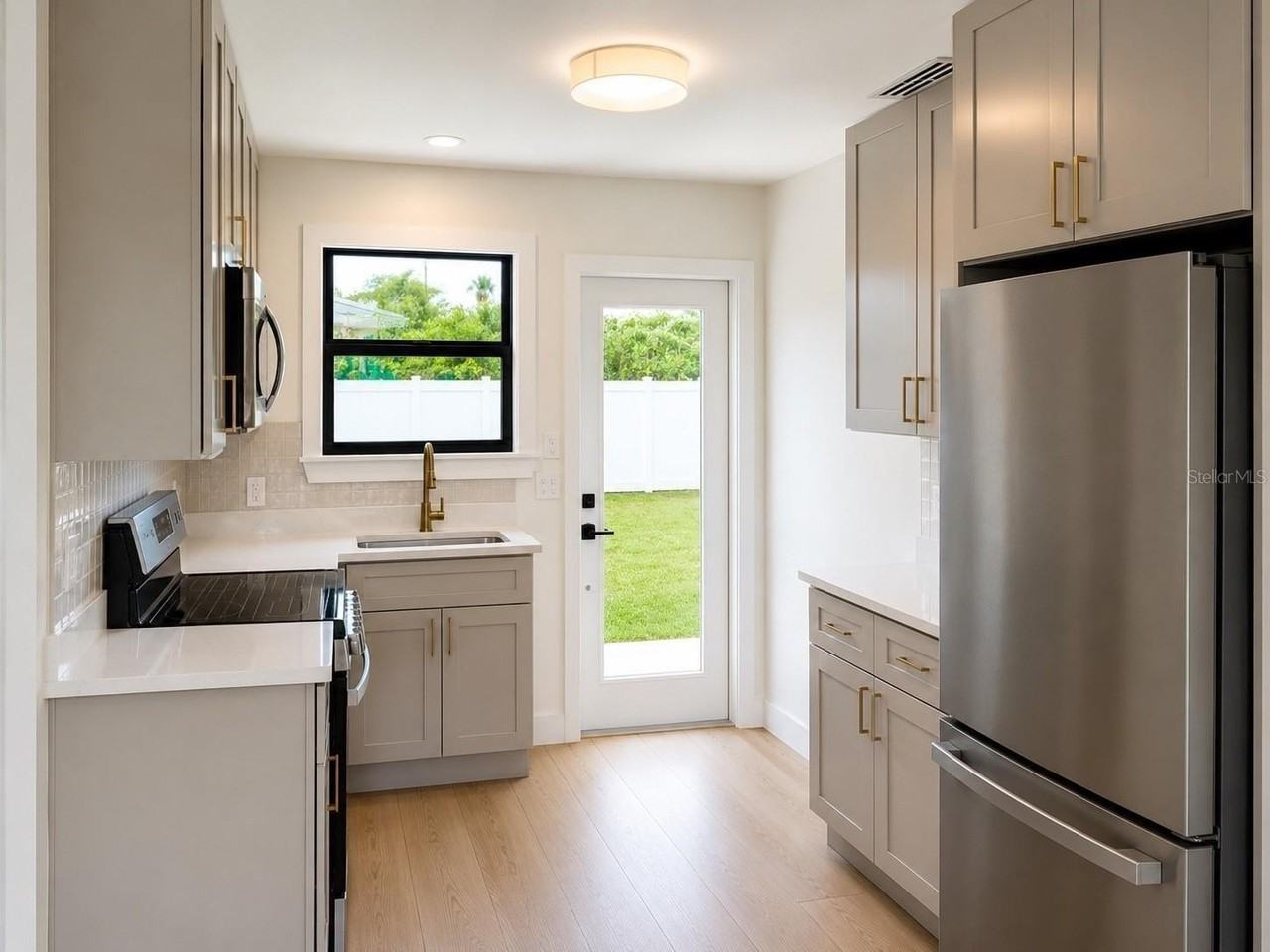 3219 E De Bazan Ave - Photo 6 of 12