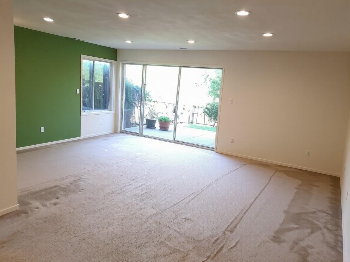 752 University Ave - Photo 4 of 6